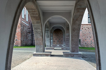 Arched support portal.