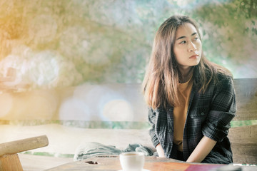 Beautiful young woman sits in cafes