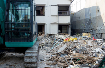 東京・住宅密集地・家屋解体現場