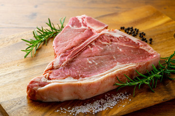 Tボーンステーキ