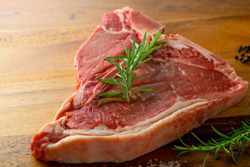 Tボーンステーキ