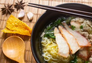 soup noodle pork and vejetable in a bowl
