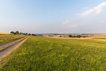 Felder an einem Sommerabend in Hessen
