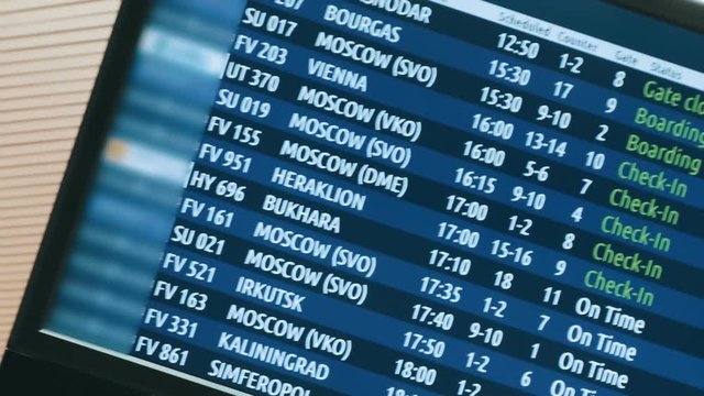Displays of the airport showing the schedules of arrivals, departures, delays and cancellations of aircraft flights