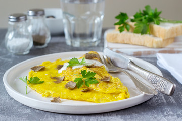 Omelette with truffle and parsley, served with sour cream, bread and a glass of fresh water.