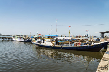 Fototapeta premium Sulawesi, Makassar ; Der Fischereihafen mit seinen typischen Fischerbooten.