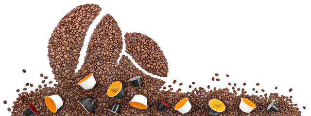 Kaffeebohnen mit Kaffeekapseln - Panorama