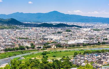 Fototapeta na wymiar 嵐山から眺める京都の町並みと東山