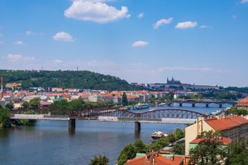 Fototapeta na wymiar Blick auf Prag und die Moldau