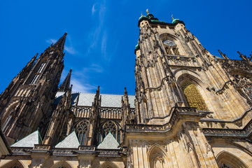 Die Fassade des Veitsdom in Prag/Tschechien