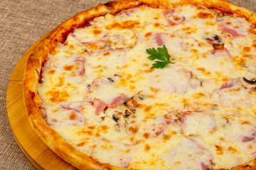Pizza with ham