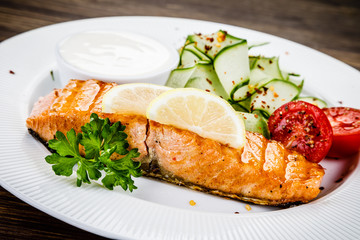 Salmon steak and vegetables