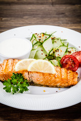 Salmon steak and vegetables