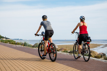 Fototapeta premium Healthy lifestyle - people riding bicycles