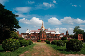 Fototapeta premium Ruined pagoda and castle of Prasat Nakhon Luang, forgotten former Ayutthaya Royal residence, Thailand