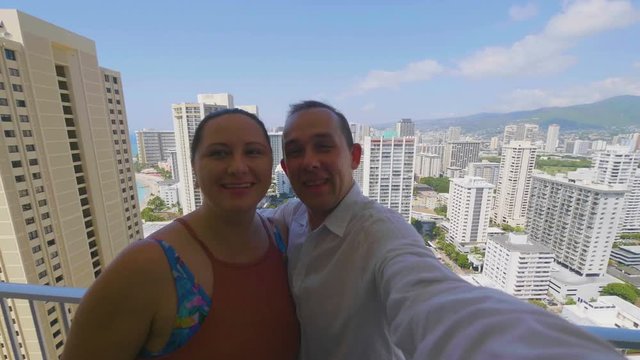  Professional video of happy couple taking a selfie and sending greetings in Honolulu Hawaii in 4k slow motion 60fps