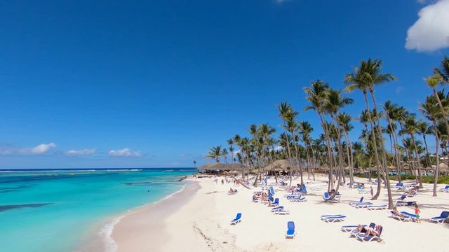 blue sea Bahamas, beach sand, exotic palm trees, white sand, white sand beach / Top view of the beach in the Caribbean Sea. Paradise Island, a very beautiful beach with white sand.