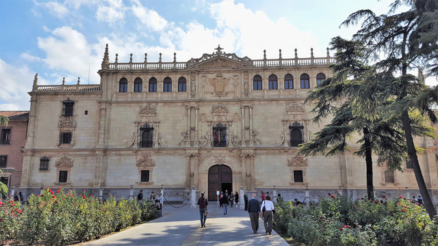 Madrid, Fa&ccedil;ade ouvrag&eacute;e de l'unversit&eacute; d'Alcal&aacute; de Henares