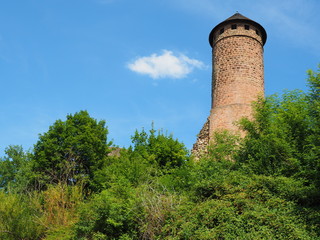 Fototapeta na wymiar Burg Kirkel – Burgruine im Saarland in Kirkel 