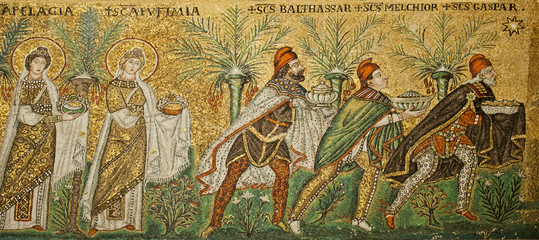 Die heiligen drei Könige,, Detail aus dem Mosaik Zug der Jungfrauen  in der Kirche Sant'...