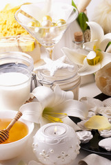 Various bath accessories