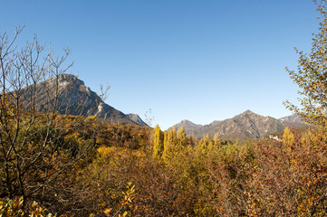 Monte Castello di Gaino, gesehen aus der Nähe von Navazzo, Ortsteil von Gargnano, Gardasee, Lago del Garda, Provinz Brescia, Region Lombardei, Italien
