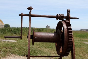 vieux treuil rouillé sur l'île de Tatihou dans le Cotentin,Normandie