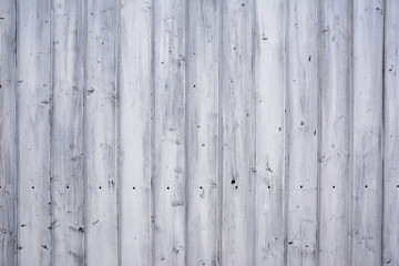 Weiße Holzbalken lackiert 