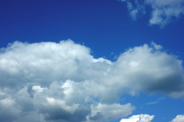 Obraz na płótnie Canvas beautiful bright clouds