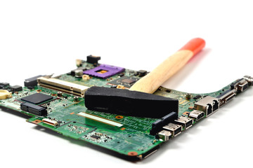 The hammer lies on the old chip from the laptop