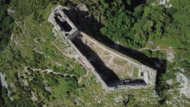 Rotation au dessus du chateau de Montsegur 