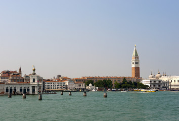 Fototapeta na wymiar Dogana da mar, Biblioteca Nazionale Marciana, Campanile, Markusdom, Dogenpalast, Venedig, Venezia, Italien