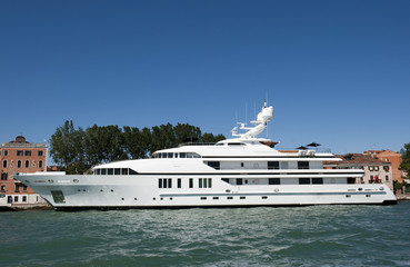 Luxusyacht in Venedig