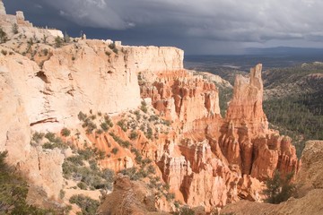 Fototapeta na wymiar orage sur Bryce Canyon
