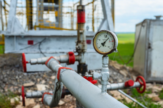 Oil or natural gas pressure sensor on oil pump