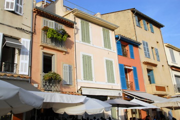 Fototapeta premium Ville de Cassis, le vieux port, façades colorées, département des Bouches-du-Rhône, Provence, France