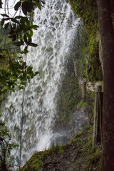 Detrás de cascada en choachí