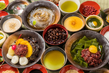 豆かん,あんみつ　beans and cubes of agar Japanese sweets