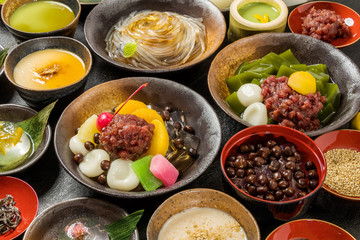 豆かん,あんみつ　beans and cubes of agar Japanese sweets
