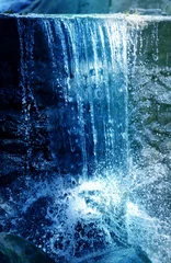 Deurstickers Foto van een close-up van een prachtige waterval © tanor27