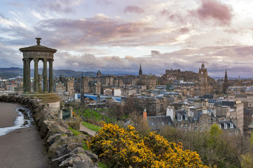 Naklejka premium Cityscape view of the old town district of Edinburgh City from the hilltop of Calton Hill in central Edinburgh, Scotland, UK