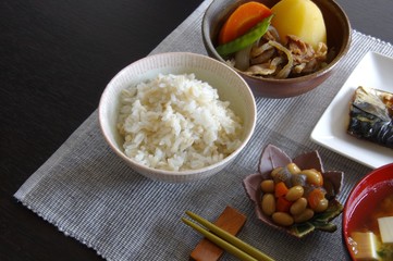 一汁三菜の朝食　One soup three greens of breakfast