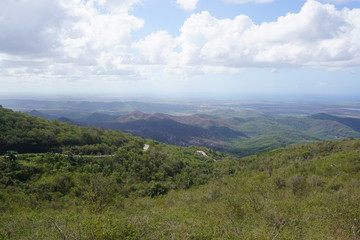 Aussicht von einem Berg im Topes de Collabntes auf Kuba