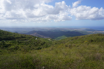Aussicht von einem Berg im Topes de Collabntes auf Kuba