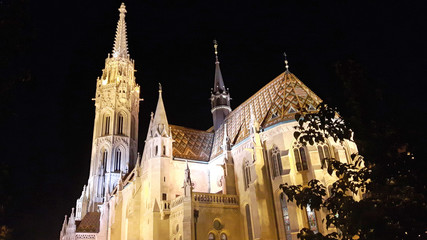 Église Notre-Dame-de-l'Assomption de Budavár de nuit, Budapest