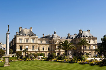 Fototapeta na wymiar Palais du Luxembourg, Sitz des französischen Senats, im Jardin du Luxembourg, Paris, Ile de France, Frankreich