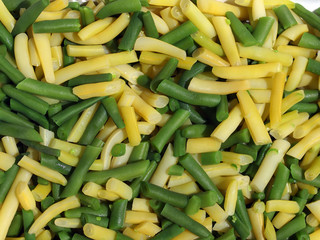 Gelbe und grüne Bohnen blanchiert