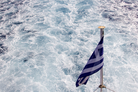 griechische Fahne mit Meereshintergrund