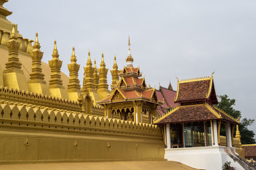 Fototapeta premium Laos - Vientiane - Pha That Luang (Buddhistischer Tempel)