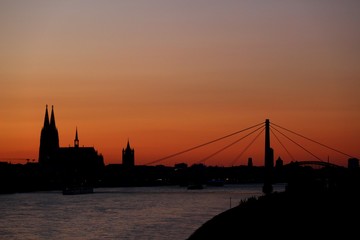 dom und severinsbrücke